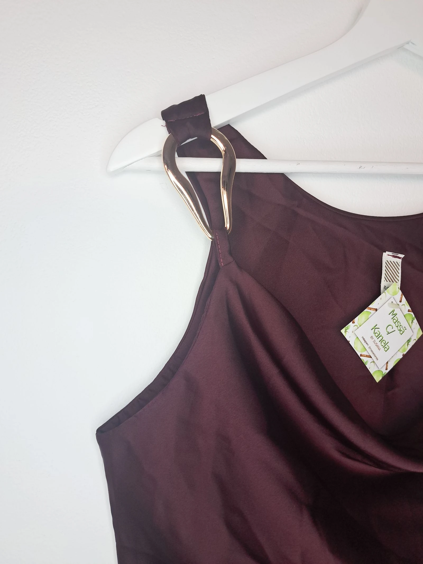 Bordeauxrode satijnen asymmetrische top • Gevouwen cowl neck • ONE SIZE • Stille luxe – photo 2